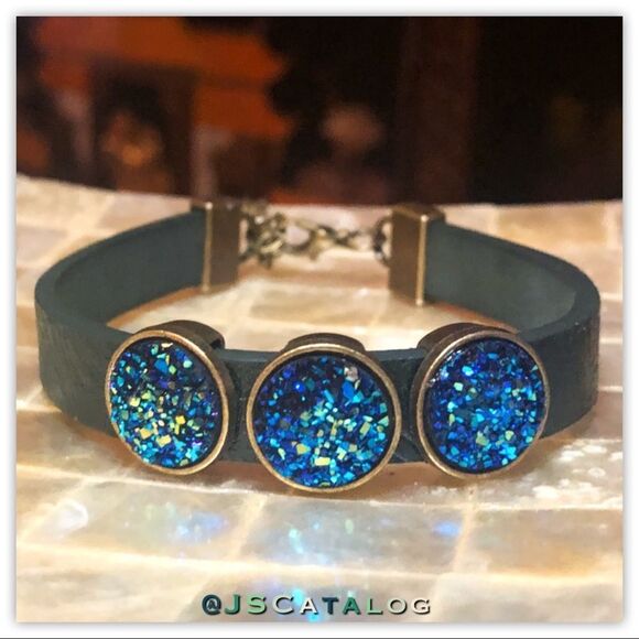 ⚜️ Druzy Cabochon On PU Leather Band Bracelet - Picture 2 of 4